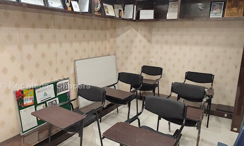 Knowledge Shapers - School Tuitions in Bhanvarkuan, Indore