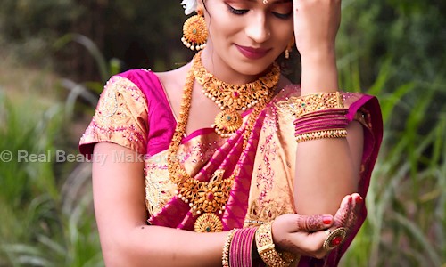 Rohi Makeover Studio & Academy - Job Training in Chinchwad, Pimpri Chinchwad