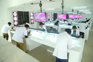 Aarupadai Veedu Medical College And Hospital image