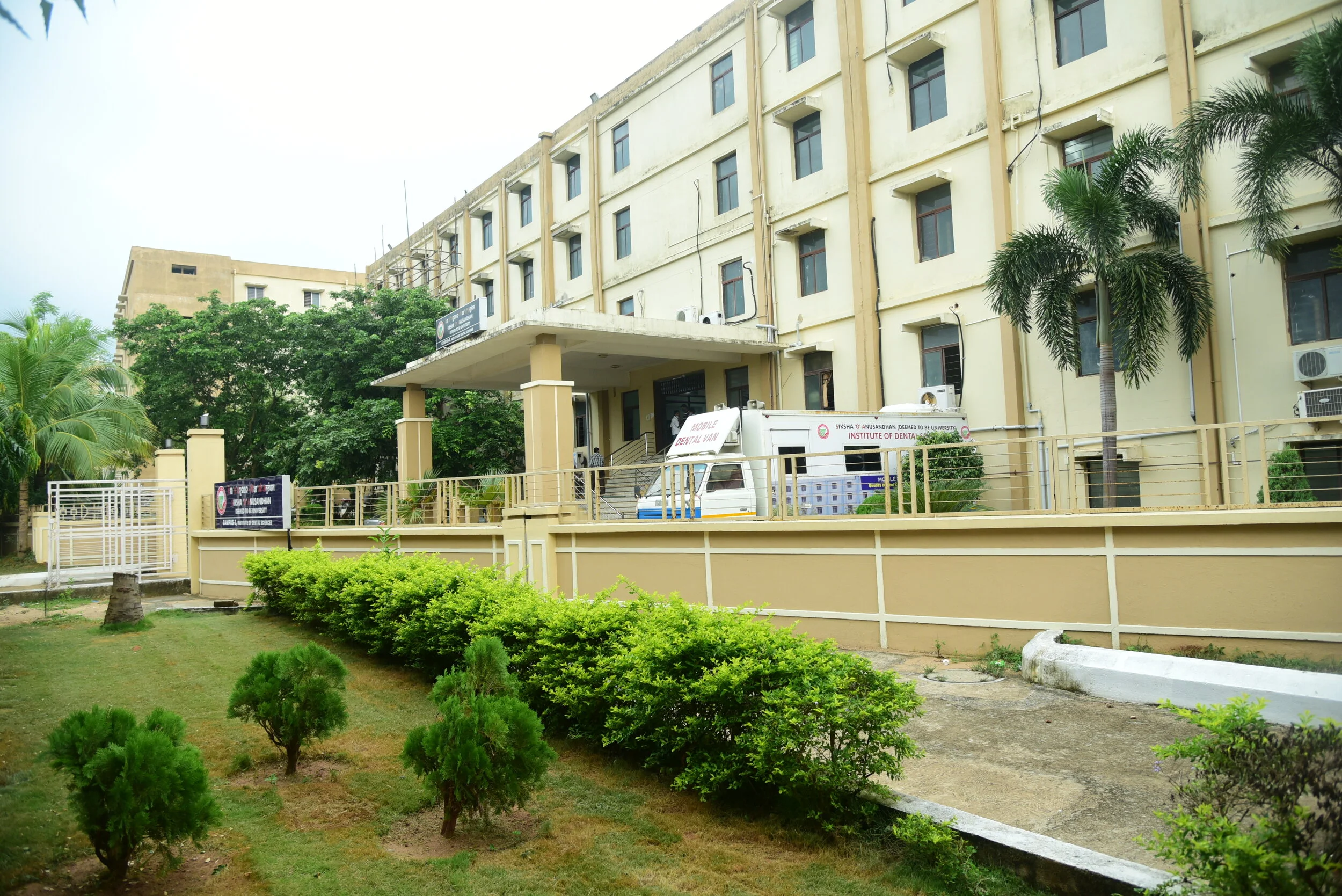 Institute Of Dental Sciences Sum Hospital image