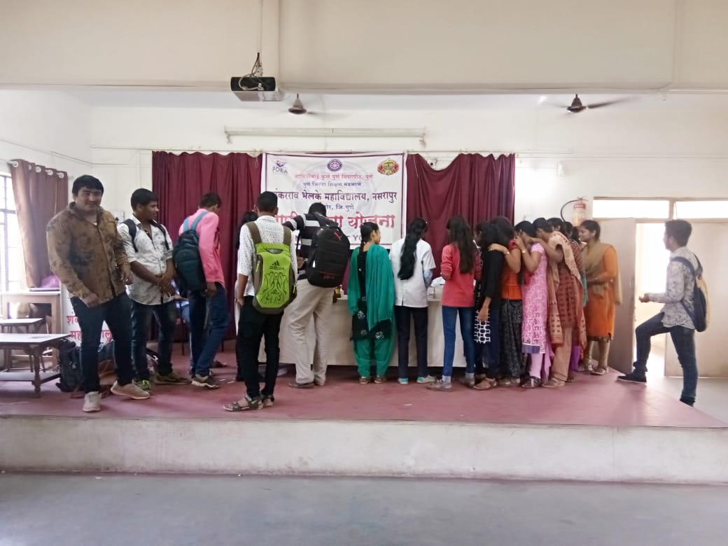Certificate Distribution of Adarsh Paramedical Institute