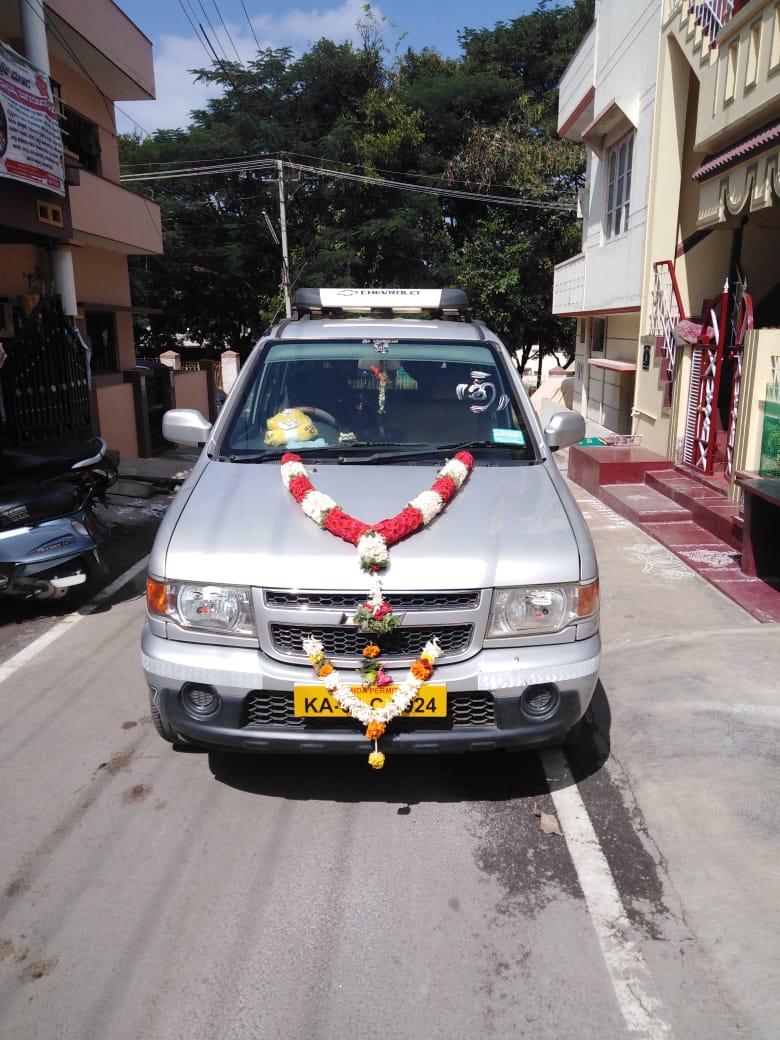 car of Anarghya Tours & Travels