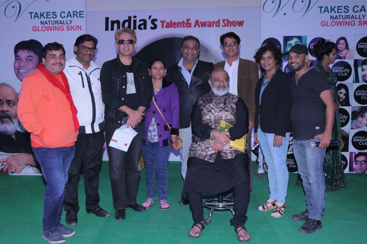 Award Ceremonies of Diiptie Beauty Parlour Aroma Veda & Beauty Science Institute