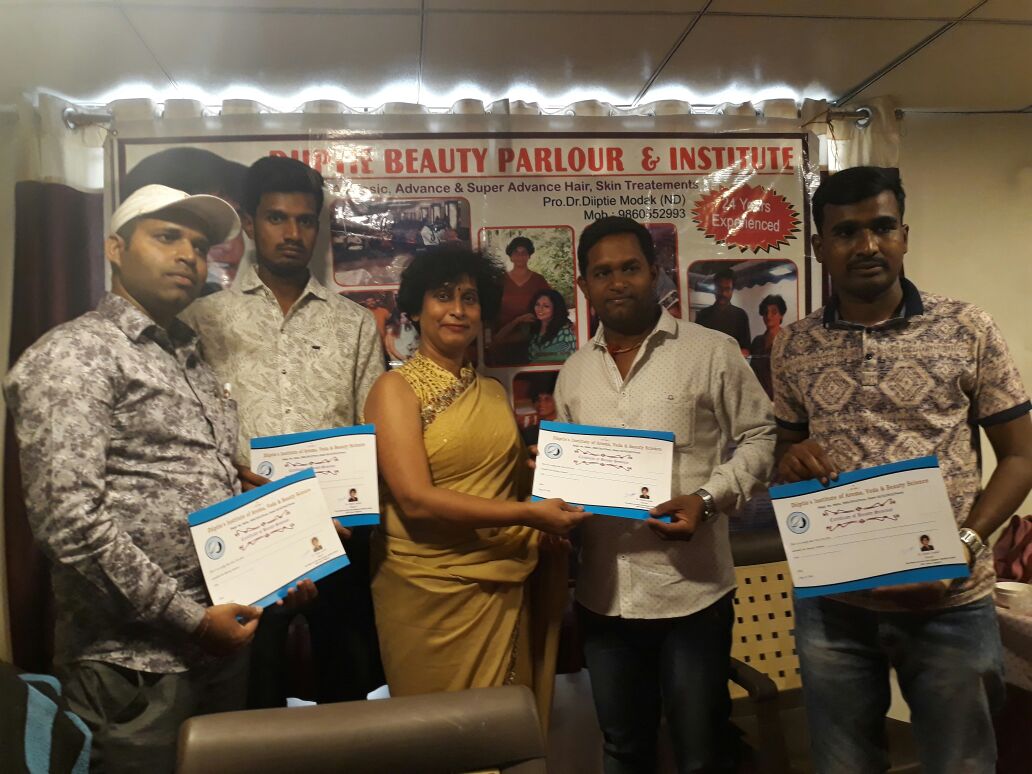 Certificate Distribution of Diiptie Beauty Parlour Aroma Veda & Beauty Science Institute