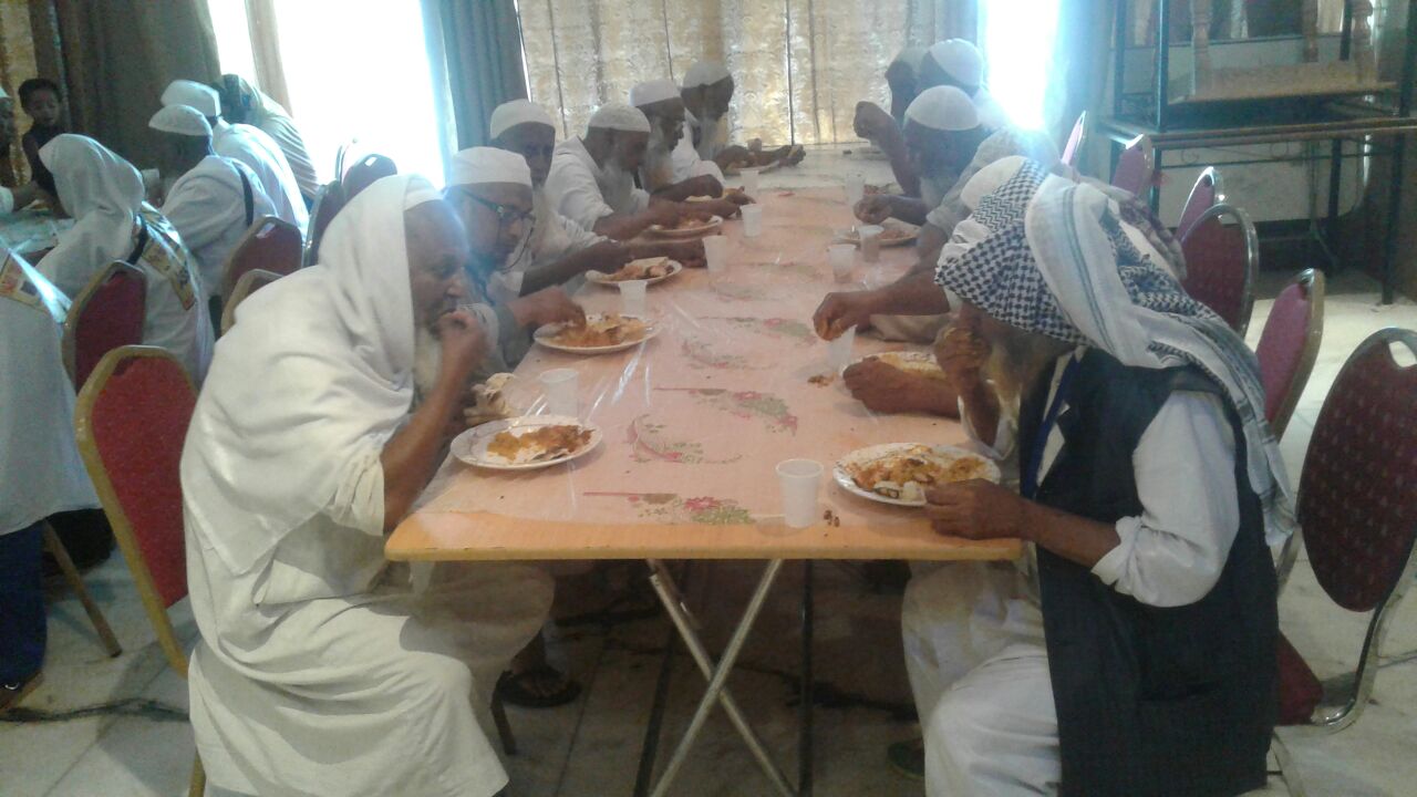 group meal of Habib Tours & Travels