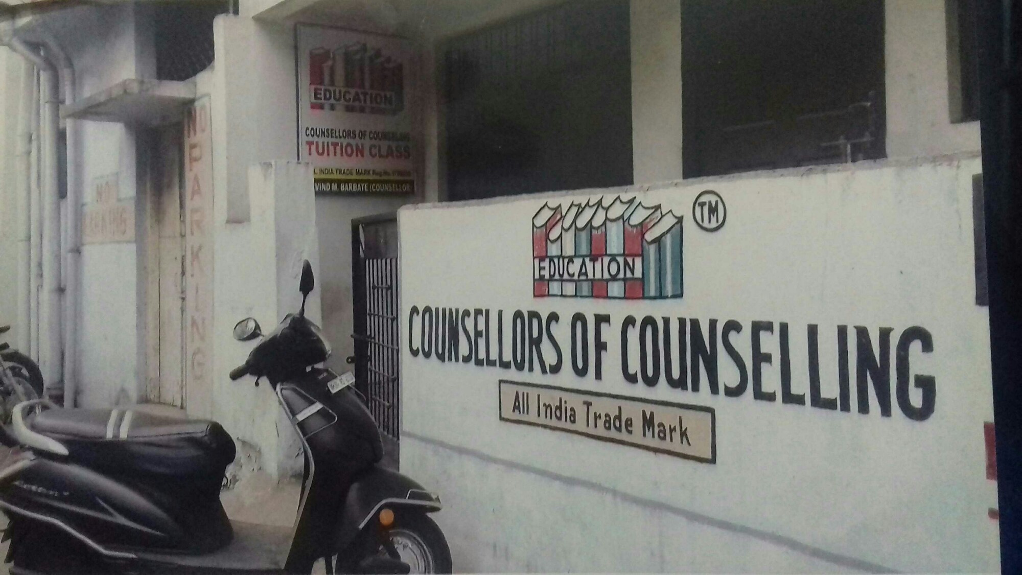Tutor Teaching Classes of Home Tutor Counsellor