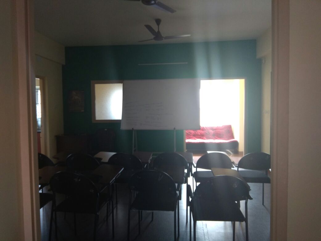 Tutor Teaching Classes of Hazira
