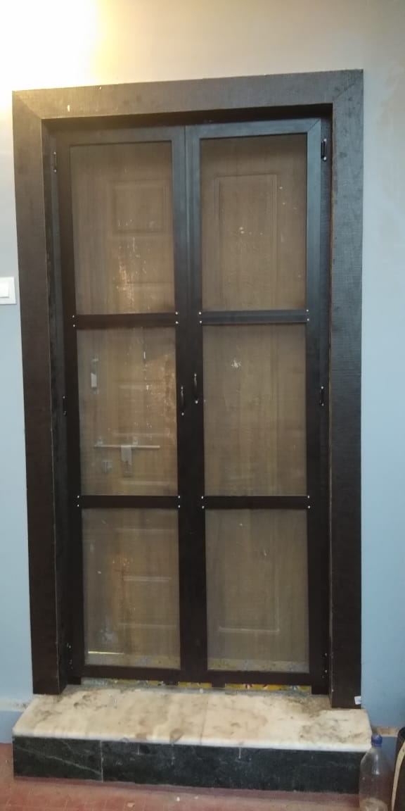 door of Unik Traders