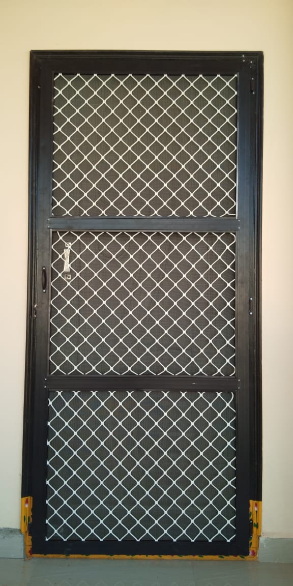 door of Unik Traders