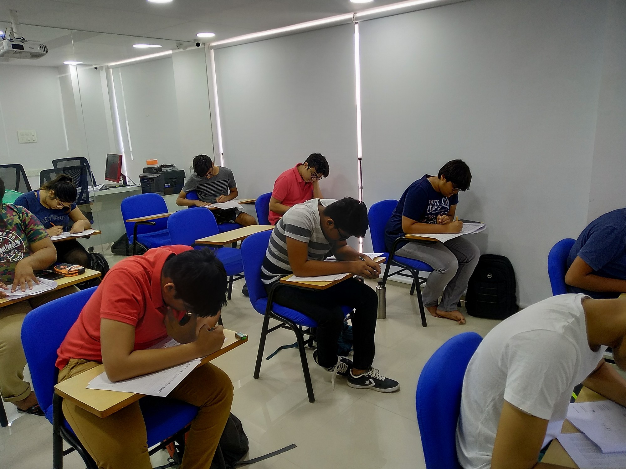 Tutor Teaching Classes of THE SMART TEST PREP