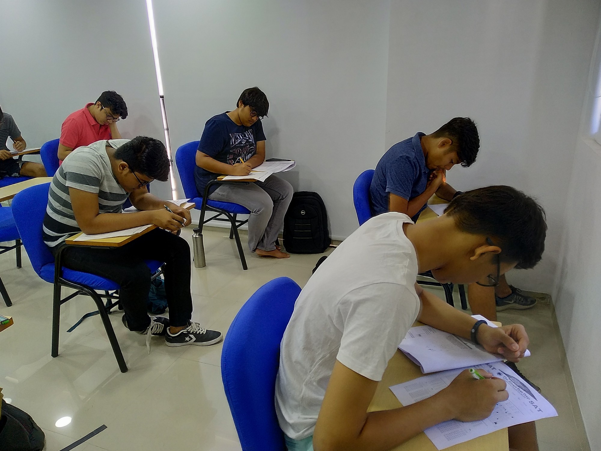 Tutor Teaching Classes of THE SMART TEST PREP