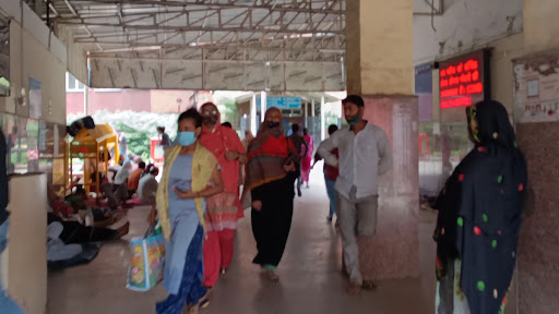Maulana Azad Medical College & Associated Lok Nayak Hospital image