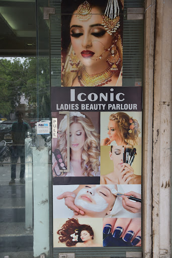 Product Display Counter of Beauty Point