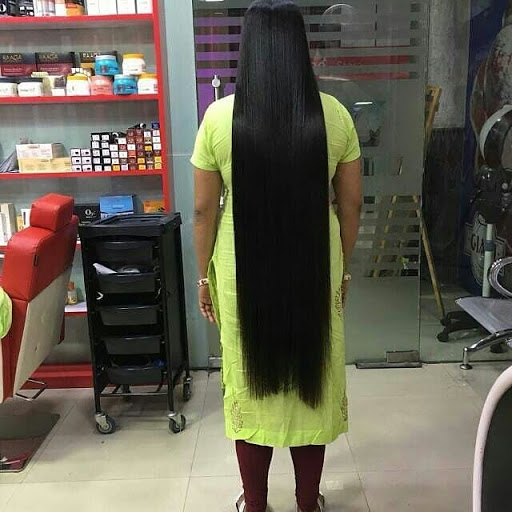 Hair Styling Zone of The Dazzling Diva Unisex Salon