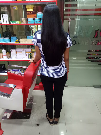 Hair Styling Zone of The Dazzling Diva Unisex Salon