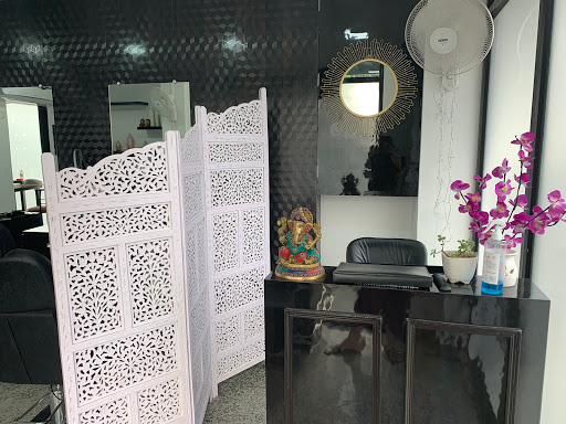 GLITTERS UNISEX SALON image