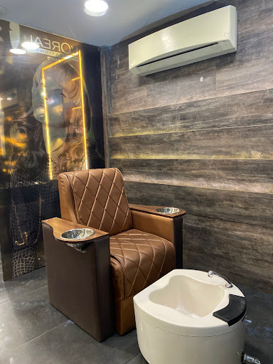 Manicure & Pedicure Lounge of Green Trends Unisex Hair & Style Salon Trends Invogue Pvt Ltd