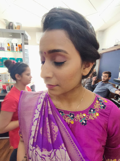Aanand Family Salon image