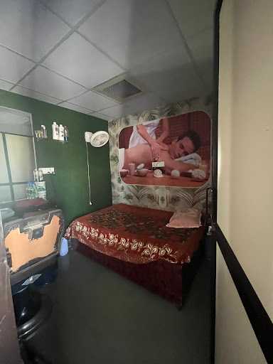 Nandu Gents Parlour image