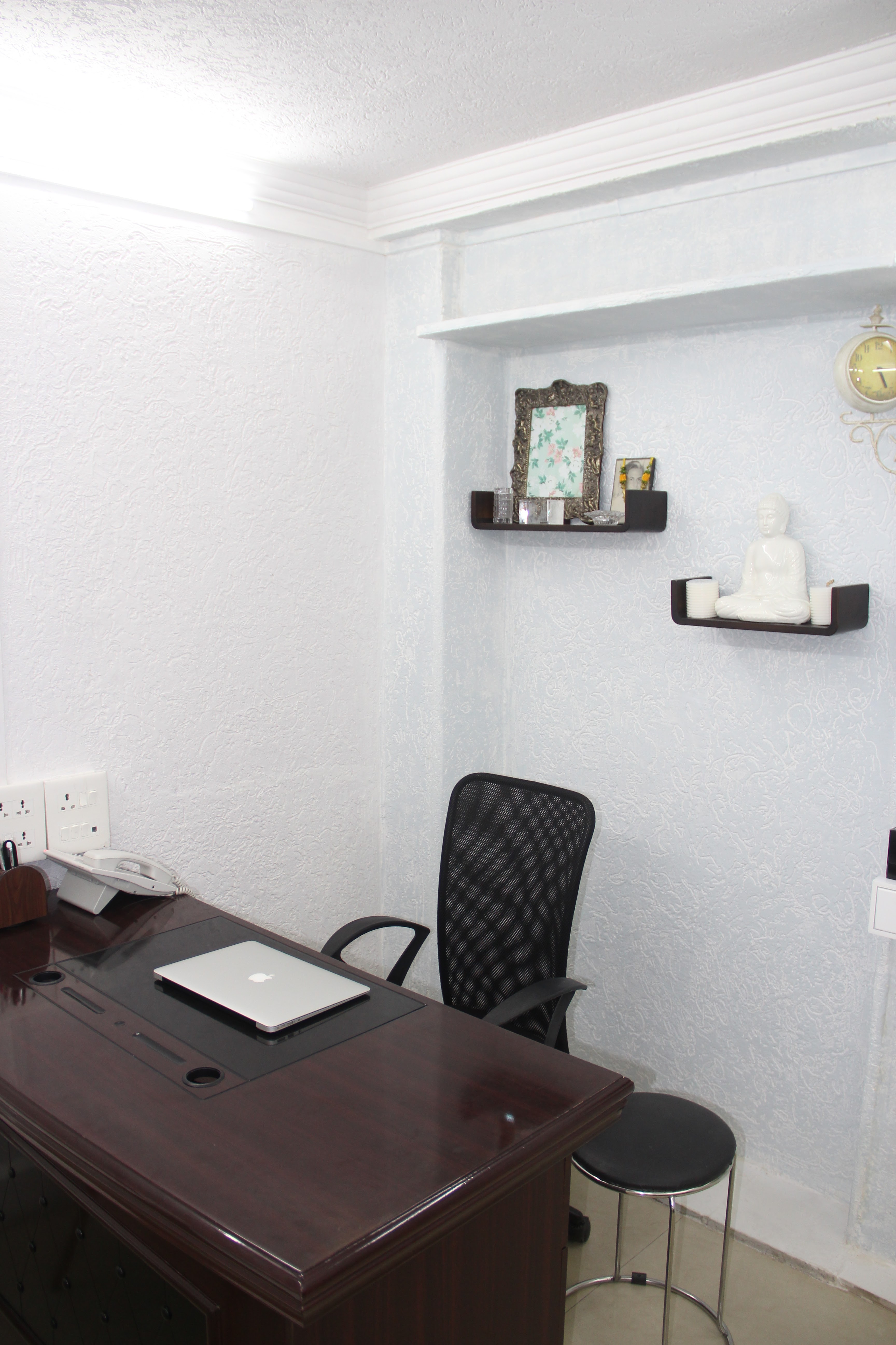Consultation Desk of Tender Skin & Hair Clinic (Malad) Dermatologist, Trichologist in Mumbai