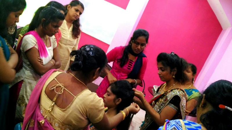 Practical Lab of Flowers Beauty Academy