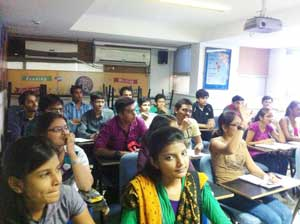 Tutor Teaching Classes of Hytech Education