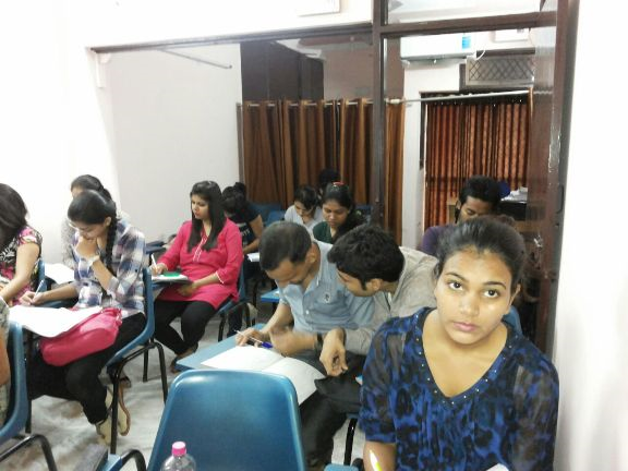 Tutor Teaching Classes of Success Mantra Academy