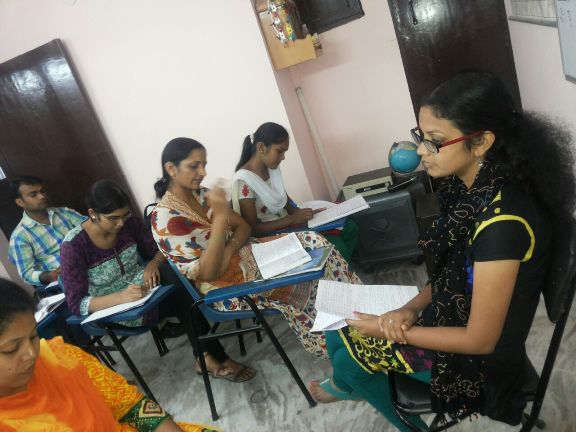 Tutor Teaching Classes of Success Mantra Academy