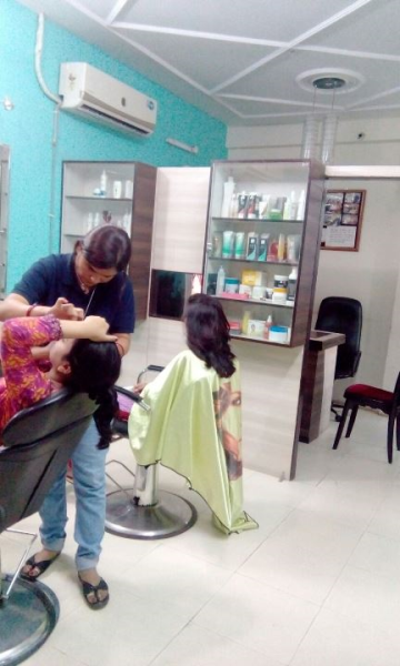 Team at Work of Alpana's Shine Beauty Lounge& Institute