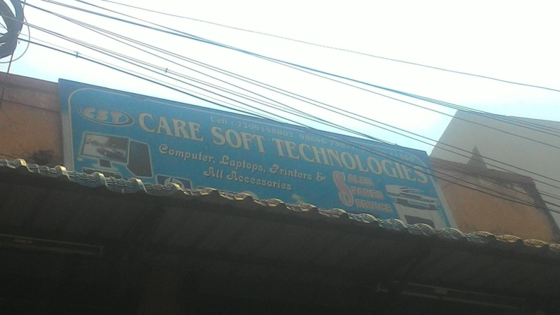 technology store sign of Caresoft Technologies