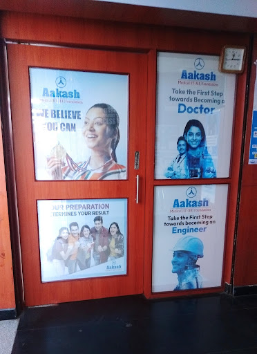 Tutors/Faculty of Aakash Institute