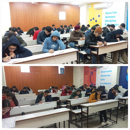 Modern Classroom of Aakash Institute