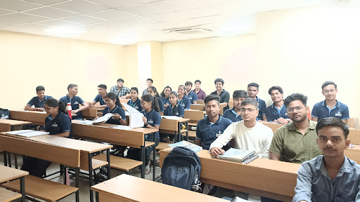 Tutor Teaching Classes of Aakash Institute