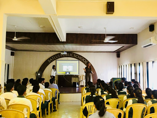 Modern Classrooms of Abroad Shiksha