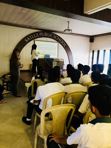 Modern Classrooms of Abroad Shiksha