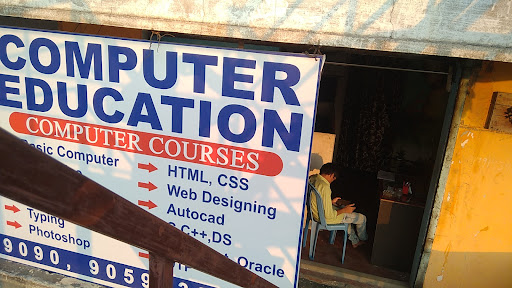 Tutor Teaching Classes of Best Computer Education