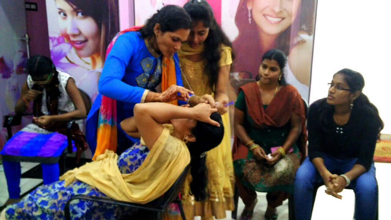 Practical Lab of Flowers Beauty Academy
