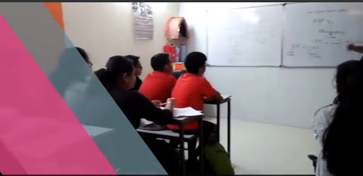 Tutor Teaching Classes of Buniyaad Tuition Centre