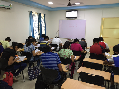 Tutor Teaching Classes of Chrysalides Tutorials