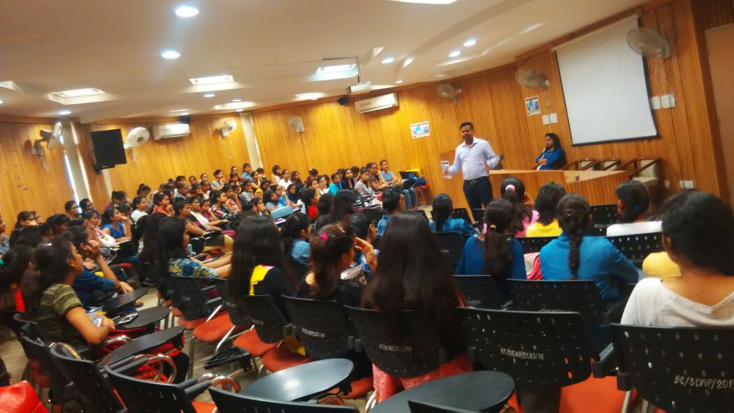 Group Coaching of Dhirati Education - Classes By FMS/iit Alumni