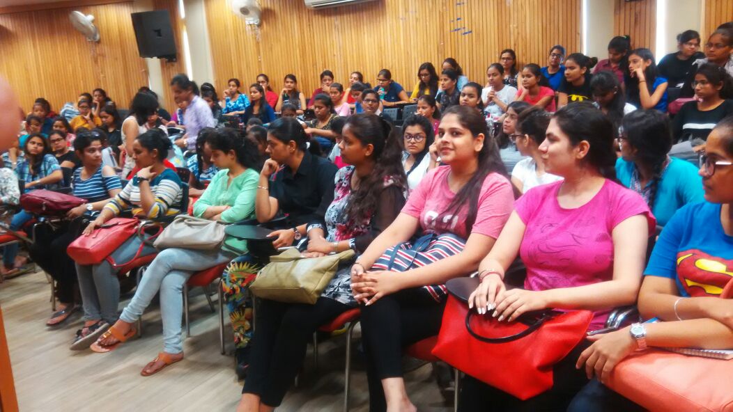Group Coaching of Dhirati Education - Classes By FMS/iit Alumni