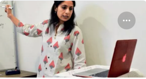 Tutor Teaching Classes of Dpay Home Tuition Service