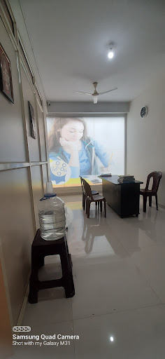 Tutor Teaching Classes of Elite Edu Experts 