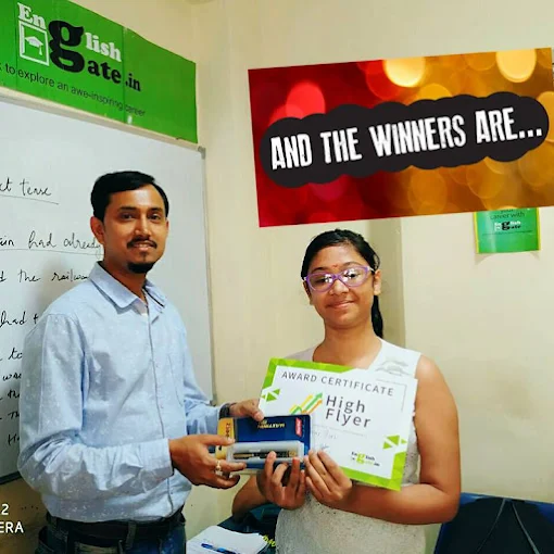 Certificate Distribution of English Gate (En-Gate Academy of English Language)