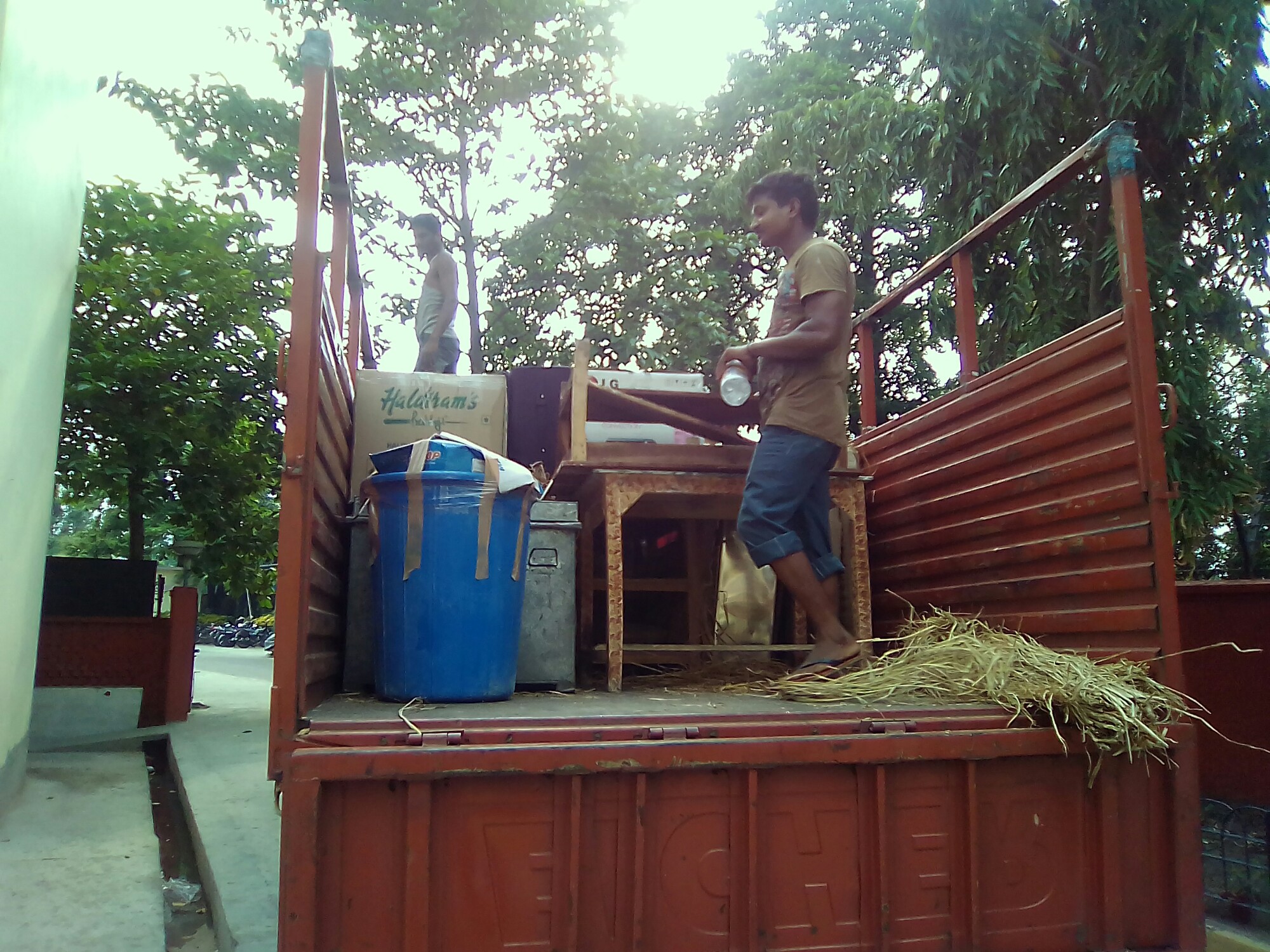 Loading & Unloading of Express Domestic Packers & Movers