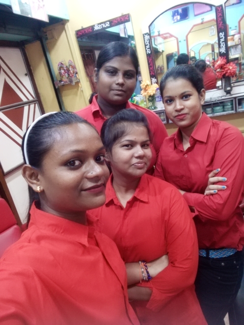 Team at Work of Flora Ladies Beauty Parlour