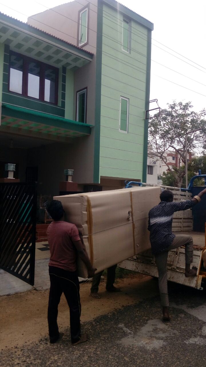 Loading & Unloading of Grand Southern Packers & Movers