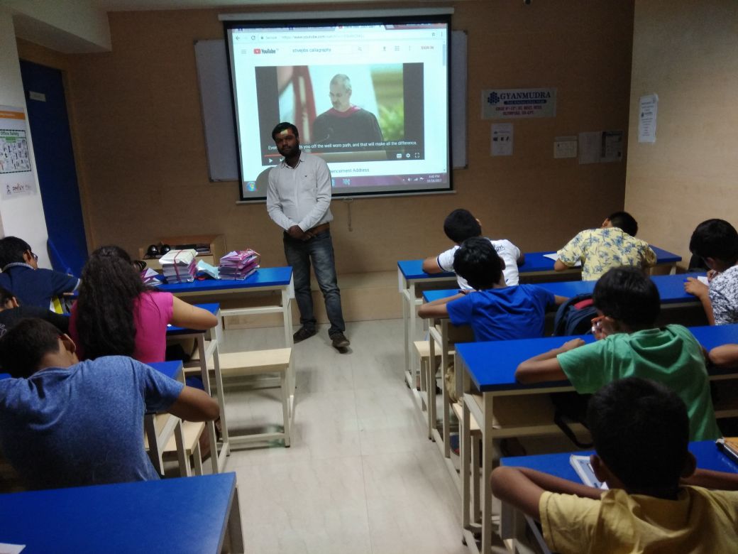 Tutor Teaching Classes of Gyanmudra Innovations L.L.P
