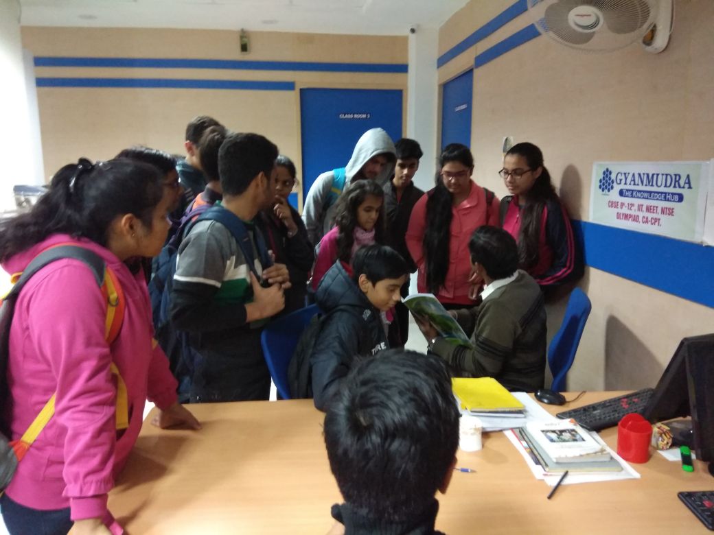 Tutor Teaching Classes of Gyanmudra Innovations L.L.P