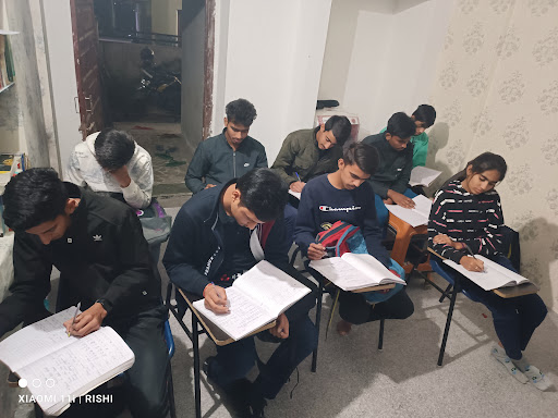 Tutor Teaching Classes of Himanshu Joshi Chemistry Classes (Chemistry Ki Pathshala)